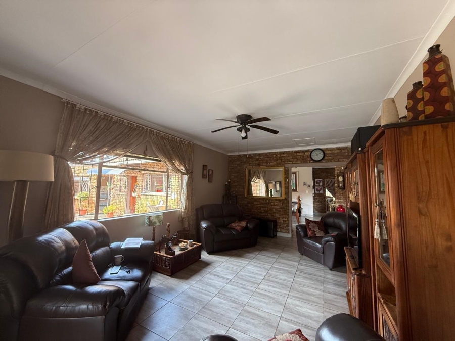 4 Bedroom Property for Sale in Geelhoutpark North West